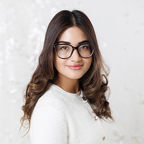 Headshot of Zarrin Tasneem, Registered Provisional Psychologist at Couples Reconnect